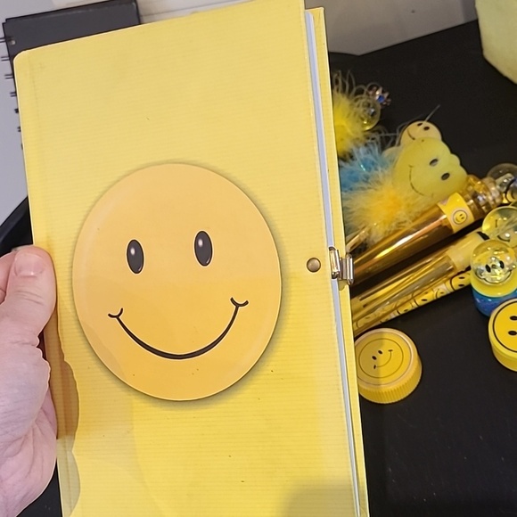 Vintage 90s smiley face stationery bundle - Picture 11 of 11